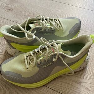 Lululemon Blissfeel Trail Running Sbeakrrs